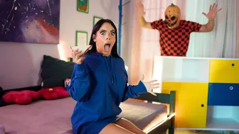 Fakehub Originals - Housemates Halloween Prank