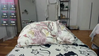 Tattooed Blonde in Glasses Masturbates on Bed