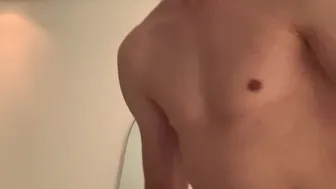 Deutscher klascht mit seinem Penis nackt im Apartment Frankreich