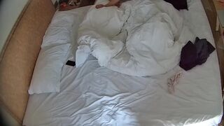 2026-3-22酒店偷拍 可甜可御的气质美女和男友酒店内的啪啪日常