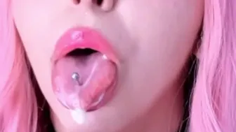 This Gorgeous Babe Sucking Her Dildo