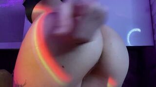 Big-Assed Teen Fingers Her Tattooed Ass On Webcam