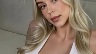 Cleavage check ✅ feeling myself today 