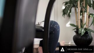 MODERN-DAY SINS - PAWG Client Violet Starr Keeps Getting Rough Fucked After His WIFE Comes Home!