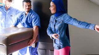 Movers discover Arab teen is a freak