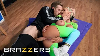Brazzers - Sienna Day Puts A Butt Plug In Her Ass Then She Starts Stretching Her Gorgeous Body
