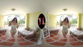 Big Tit Latina Kardashian Looking Beauty VR Experience