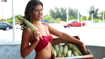 8th Street Latinas - Dick On The Cob