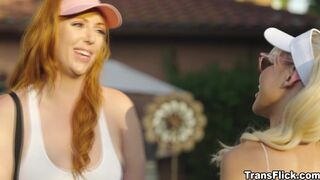 Sexy hot babes plays tennis and fuck indoors