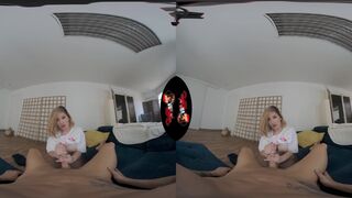 Sexy Blonde Latina Kenia Queen VR Experience