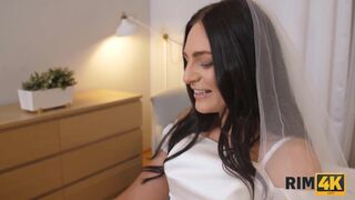 Brunette bride gladdens the bald man by rimming before wedding