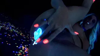 Light porn video – Samantha Saint - Samantha Gets Off In This Super Hot Black Light Solo