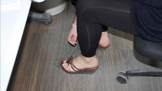 shooting d'une secrétaire mature française sentent des pieds ,pieds à la grecque