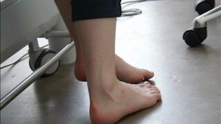 long pieds odorants d'Annabelle, médecin mature française
