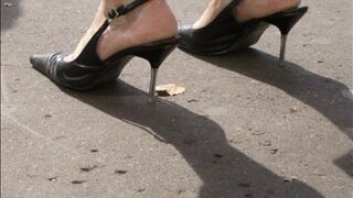 les femmes matures orléanaises adorent les talons aiguilles et mules ,pied odorant 1