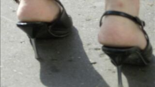 les femmes matures orléanaises adorent les talons aiguilles et mules ,pied odorant 1