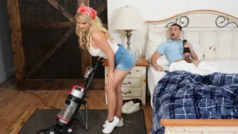 Lil Humpers - My Cleaning Lady Sucks