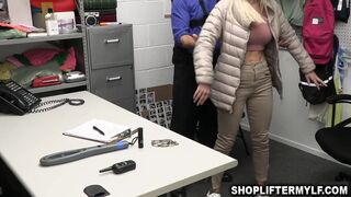 Officer Rusty fucked Slimthick over the table