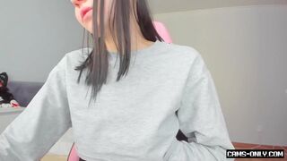 Cute gamer camgirl squirt action