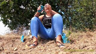 Clips 4 Sale - Pissing trough her jeans while talking on the phone and on a dirt road in the middle of nowere
