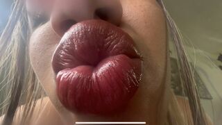 STANDARD VER Kiss from giantess big lips
