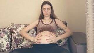 Pregnant pervert fucks her belly button