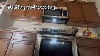 Clips 4 Sale - Gassy Girl Cooking and tooting - Eb49