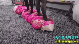 Clips 4 Sale - The Quilt Is Tightly Bound And Trampled - Trample- Smother - Silk - Bondage - Facesitting (FHD)