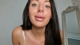 Clips 4 Sale - Plump Pink Lips