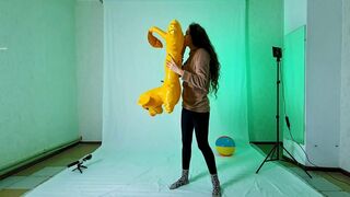 Clips 4 Sale - Liya inflates toys with her mouth 2023