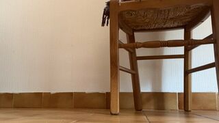 Clips 4 Sale - Lick my feet under the table | FR |