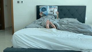 GIRL SNORING LOUDLY AND FALLS OFF THE BED WITH HER BLANKET - MOV HD