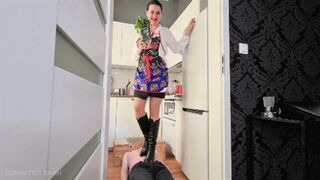 Clips 4 Sale - Mistress Dinah is cooking