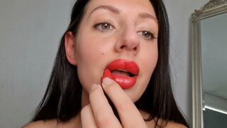 Red Lips vs Black Lips