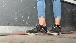 Clips 4 Sale - DIRTY SMELLY SNEAKERS KIRA - MP4 HD