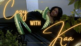 Cozy With Kaa - HOUSEWIFE TIGHTLY HUGGED BY HUGE SNAKE IN 4K