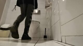 Clips 4 Sale - HOUR Funny Fartland in worker-toilet cPOPilation