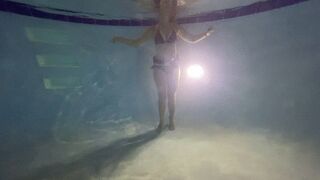 Clips 4 Sale - Underwater partial nudity in a public pool with old school weight belt and oval mask