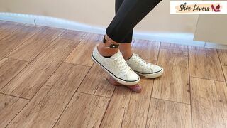 Clips 4 Sale - Embroidered white sneakers
