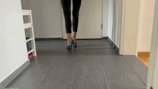 HER POOR FEET IN VERY UNCOMFORTABLE SHOES AND SWEATY NYLONS - MP4 HD