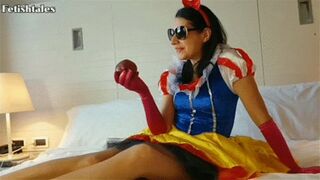 Clips 4 Sale - Snow-White and her footslave full