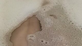 Clips 4 Sale - French toes in bubble bath