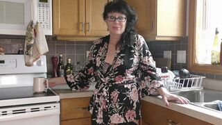 Clips 4 Sale - Smoking Horny Pussy in Kitchen
