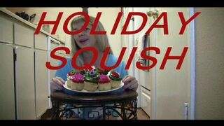 HOLIDAY CUPCAKE SQUISH mov