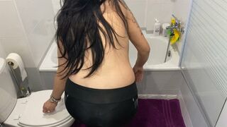 Clips 4 Sale - butt crack while i wash my hair