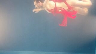 Clips 4 Sale - Underwater beauties - our first dive for pose - enjoy the finest legs and sensual posing