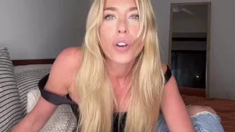 Clips 4 Sale - LICK CUM FROM BETWEEN MY TOES