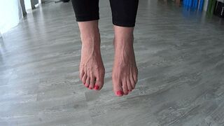 Clips 4 Sale - Hanging feet veins inflation 2 (T)