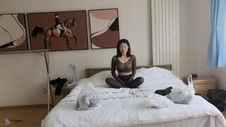Silk stockings full package of girls experience orgasm (Chinese model DanWei)