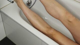 Clips 4 Sale - Lieing on the bath 01